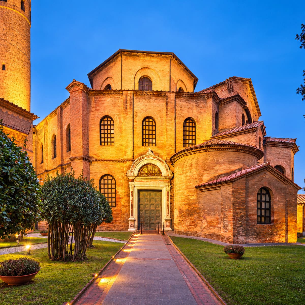 Ancient-Roman-Church-In-Ravenna,-Italy